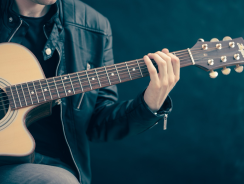 Pourquoi la guitare est un instrument idéal pour un débutant ?